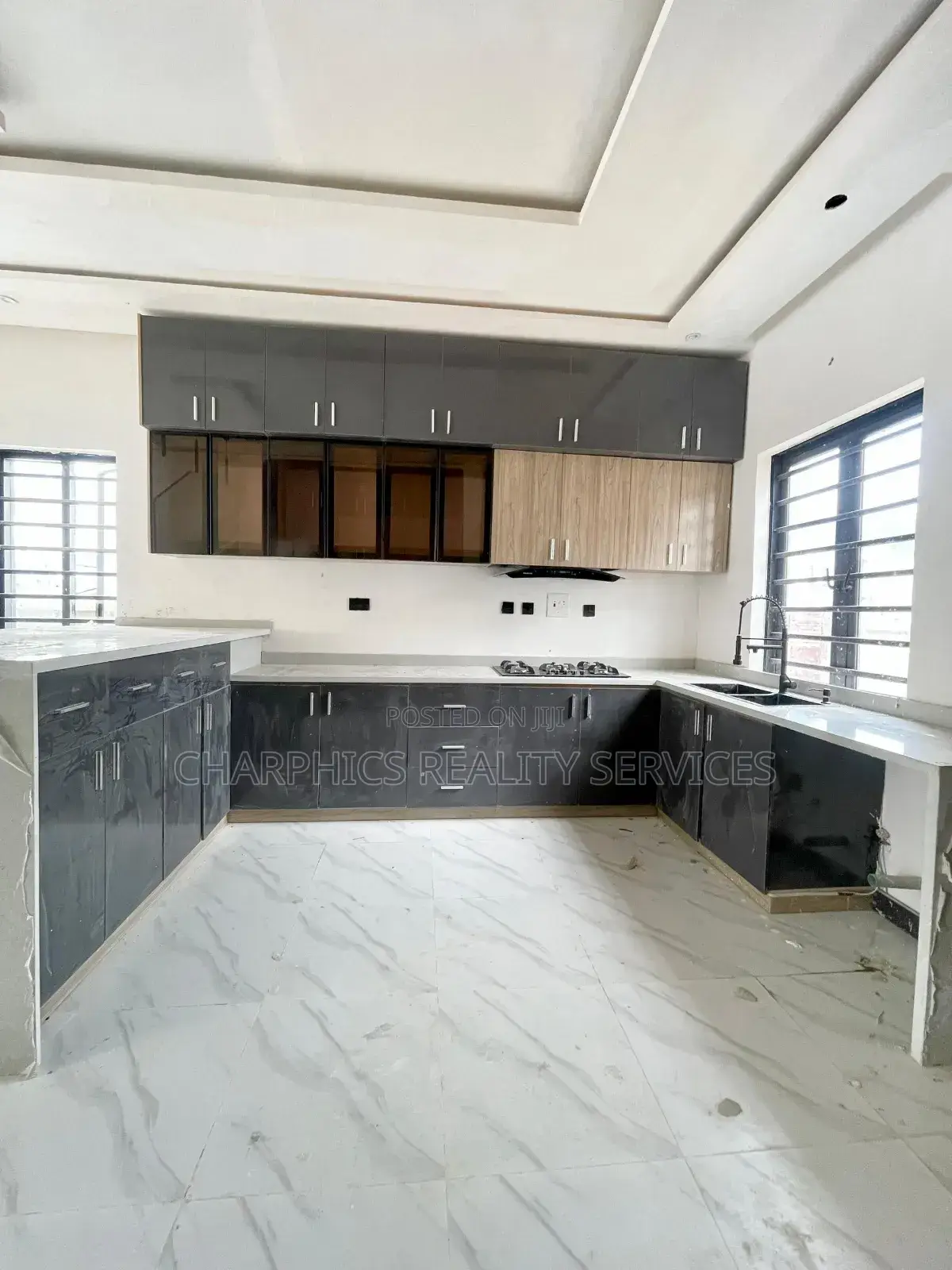 4bdrm Duplex in Ikota for sale
