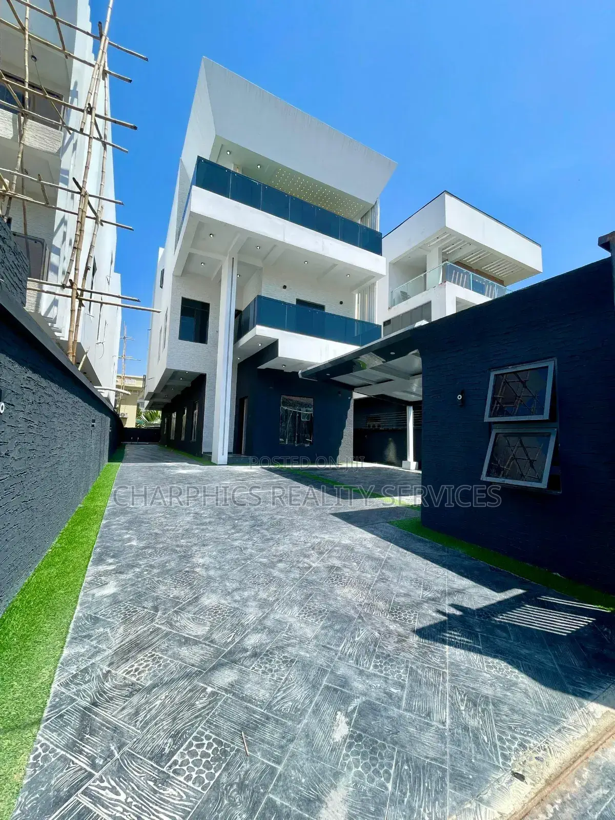 5bdrm Duplex in Lekki Phase 1 for sale