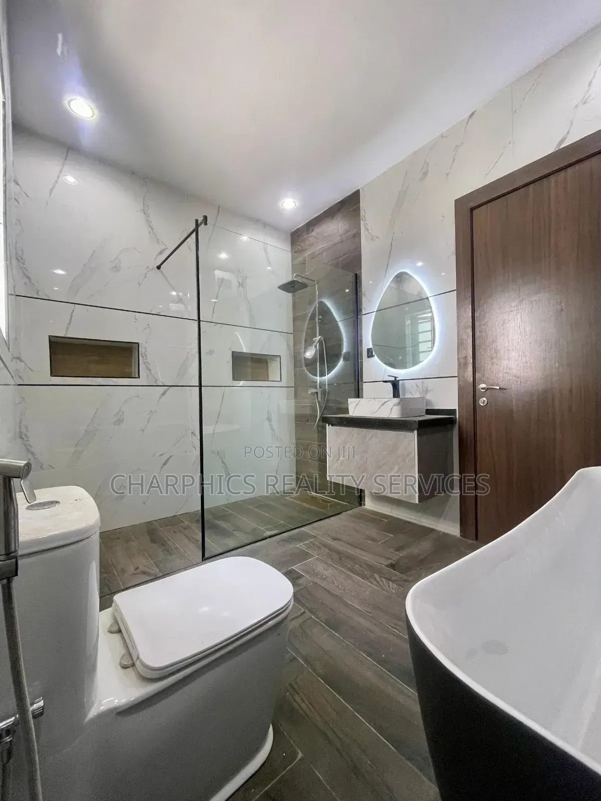 5bdrm Duplex in Lekki Phase 1 for sale