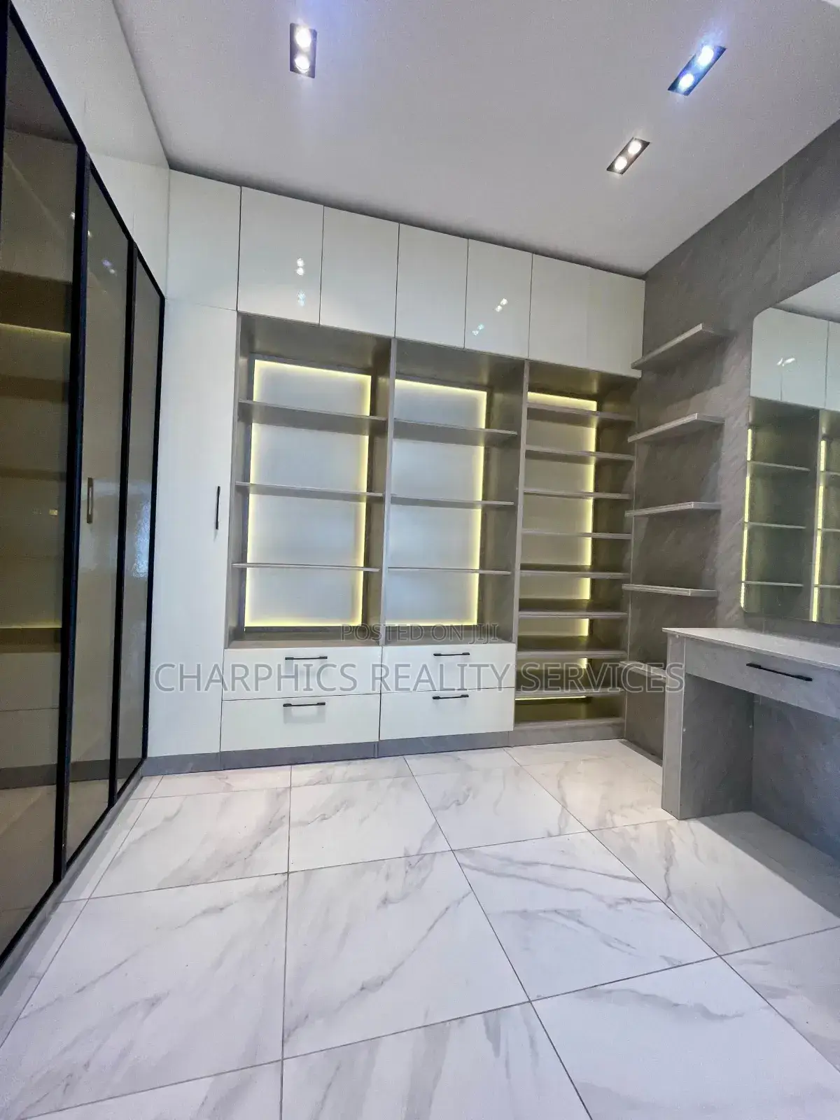 5bdrm Duplex in Lekki Phase 1 for sale
