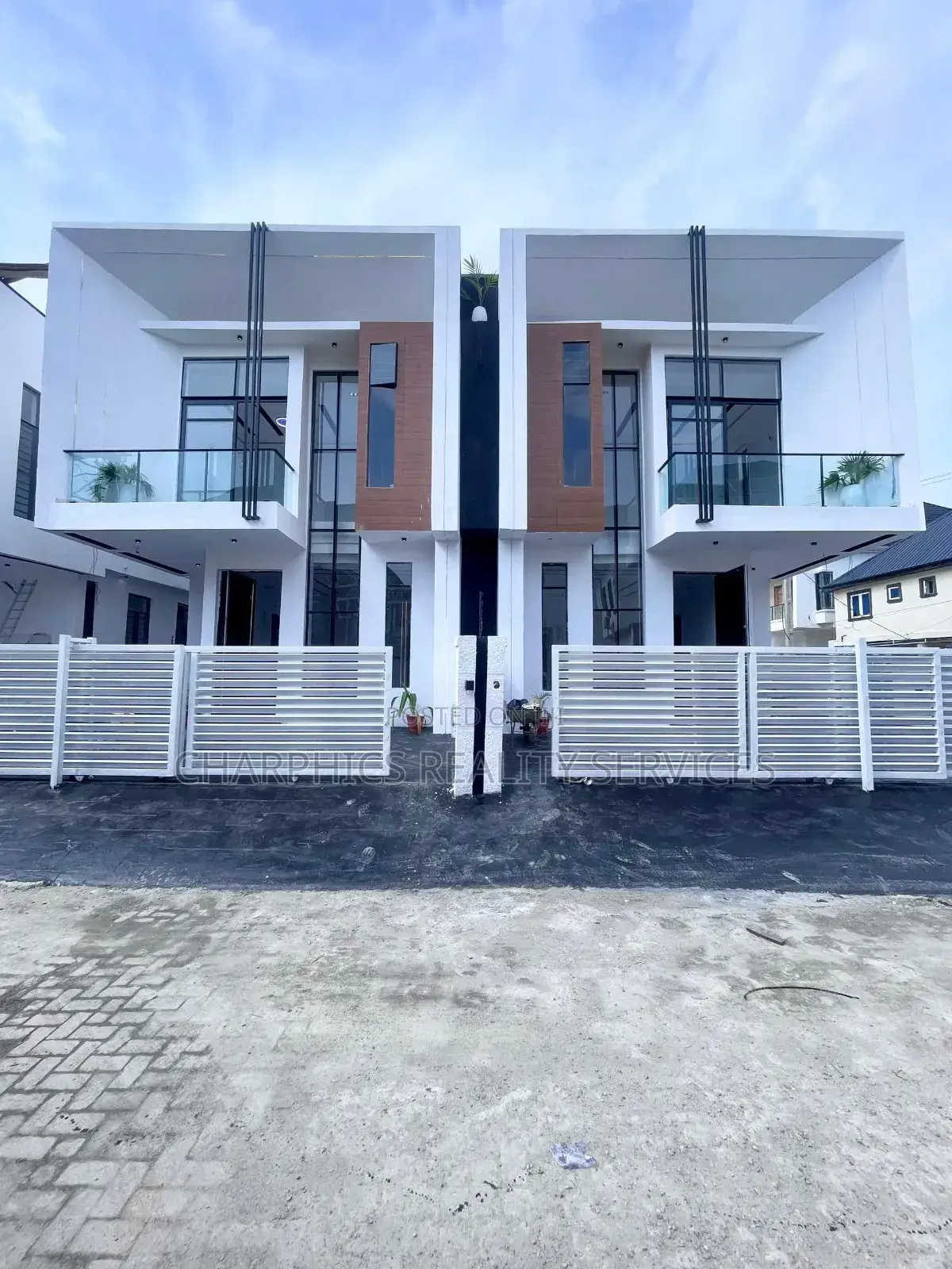 4bdrm Duplex in Ikota for sale