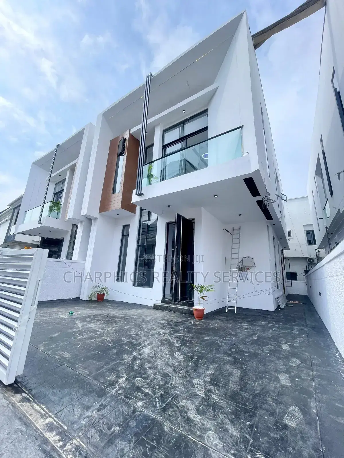 4bdrm Duplex in Ikota for sale
