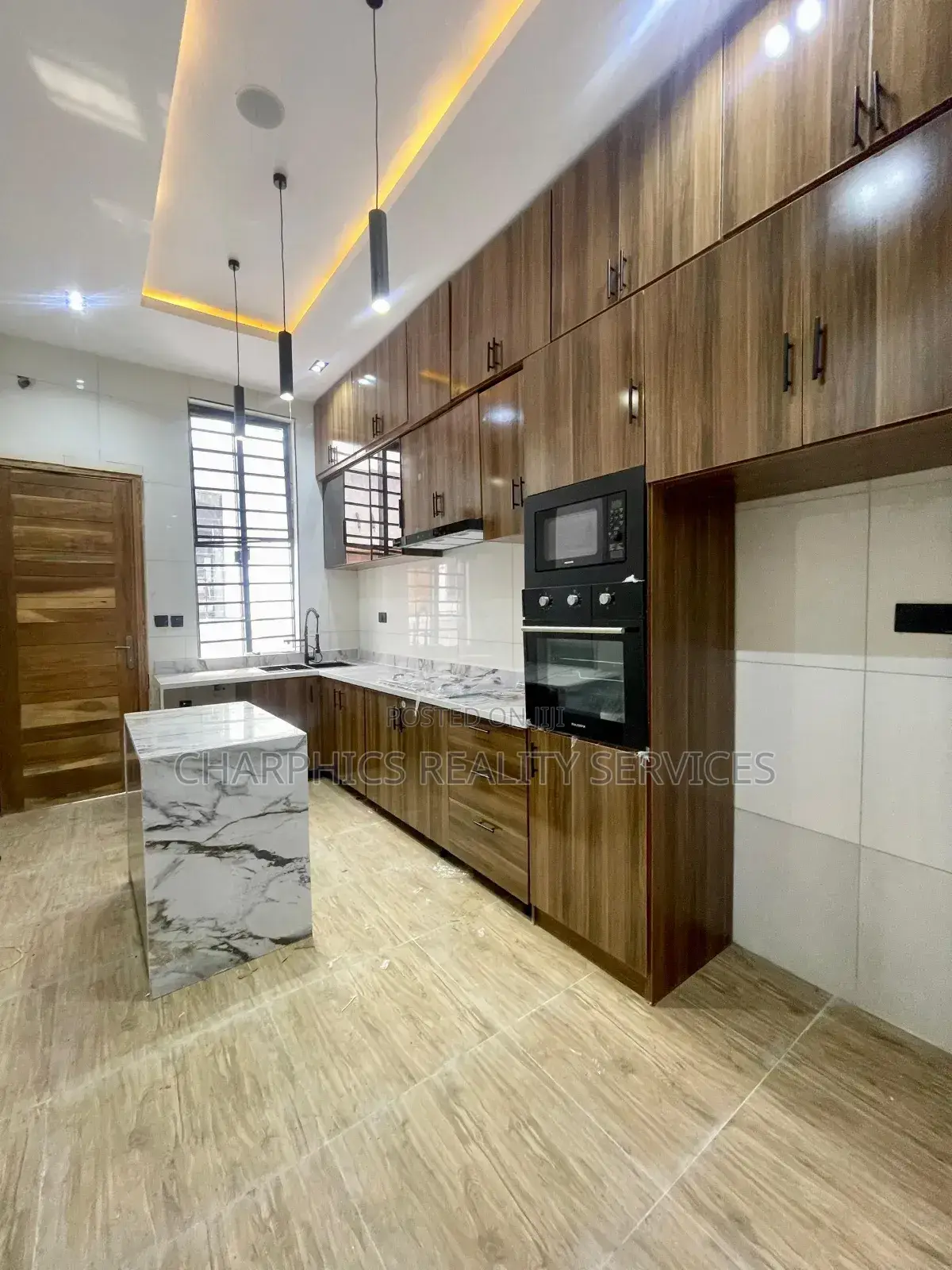 4bdrm Duplex in Ikota for sale