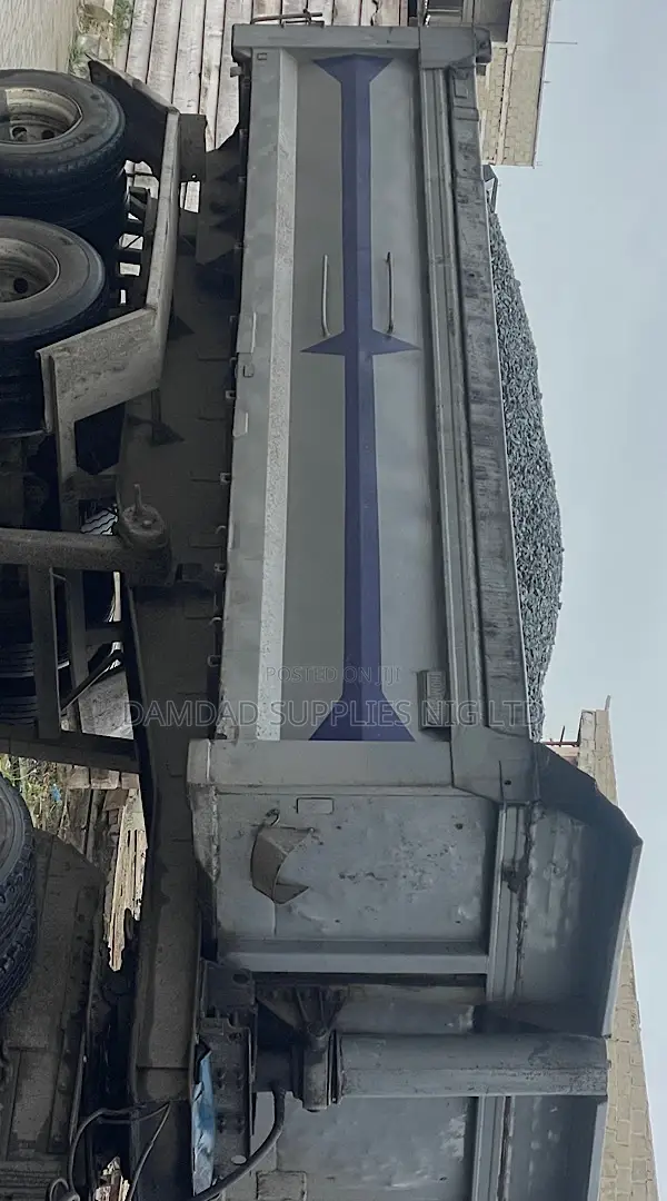 30 Tons / Full Trailer Load of Granite