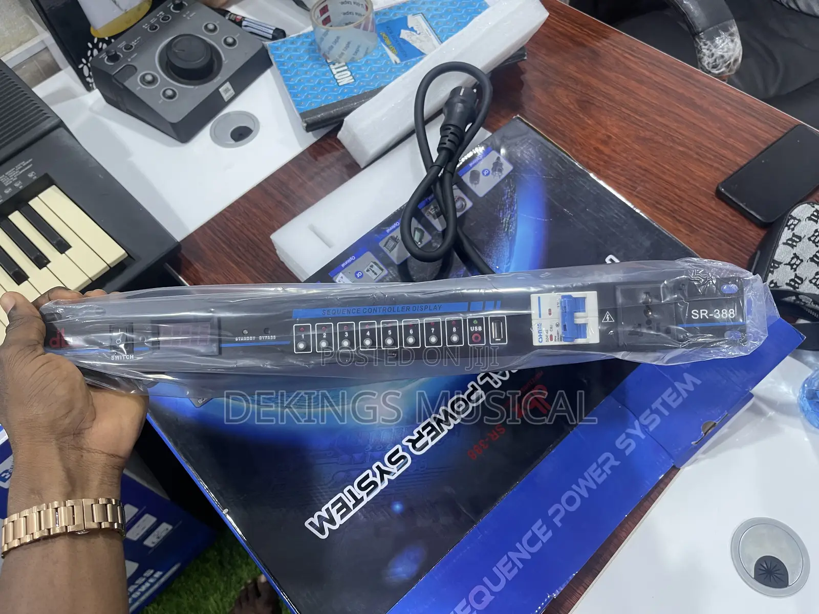 DBX Power Sequencer 8 Channels Surge Contro