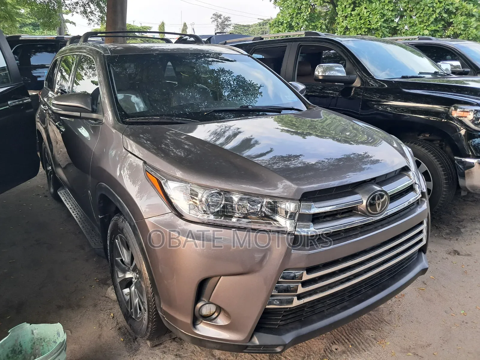 Toyota Highlander XLE 4x2 V6 (3.5L 6cyl 8A) 2017 Gray
