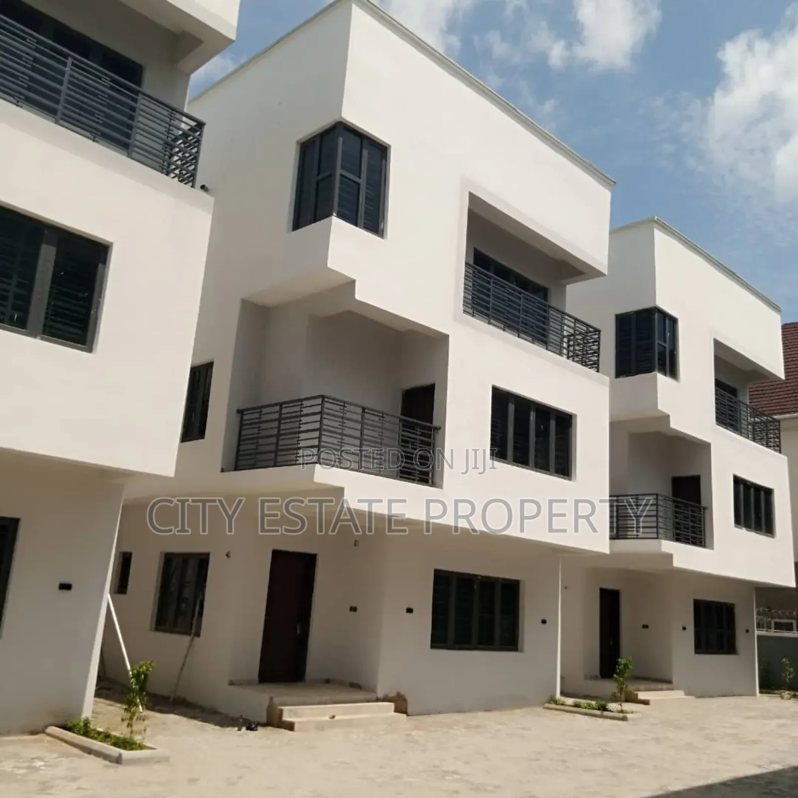 4bdrm Duplex in Life Camp for sale