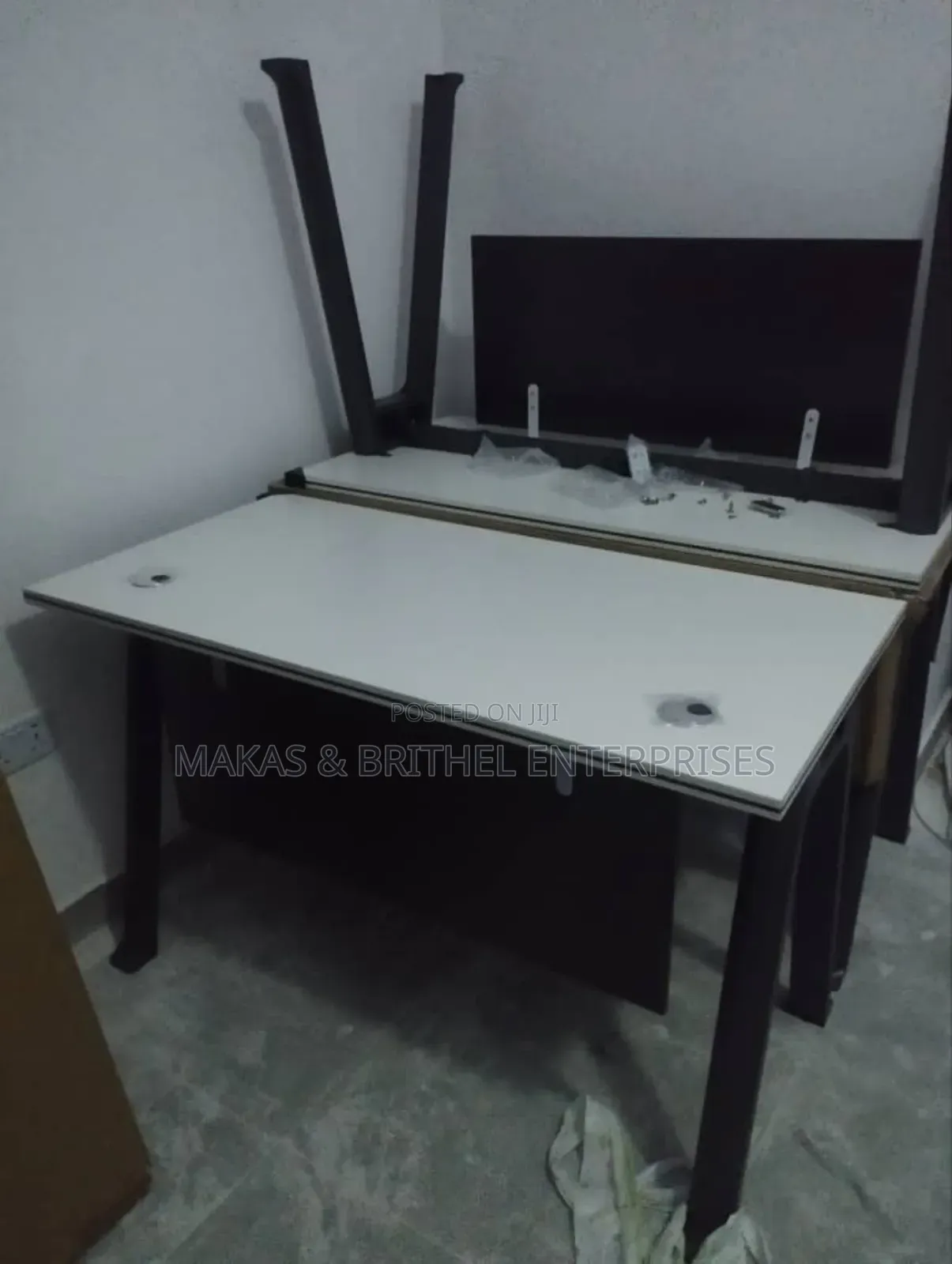 Metal Leg Office Desk