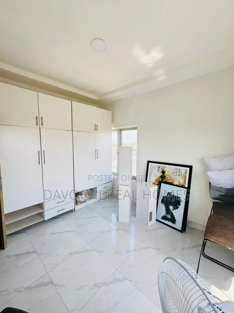 Furnished 3bdrm Apartment in Osapa london for rent