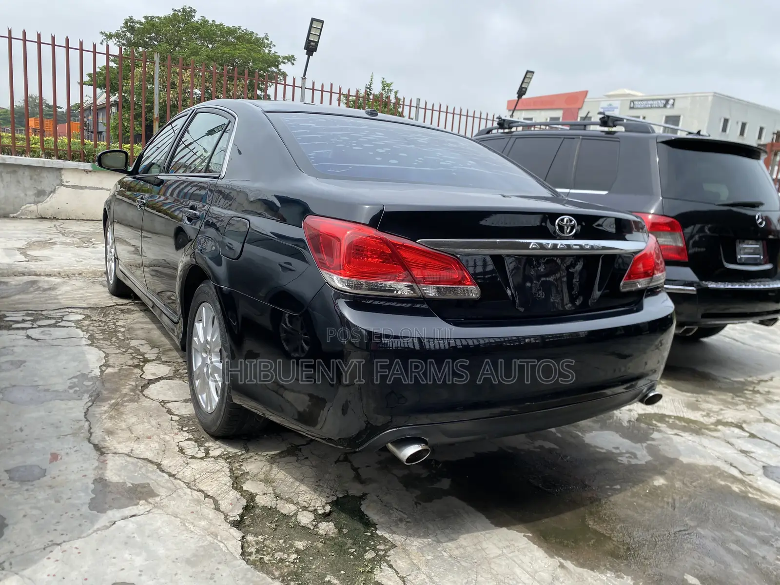Toyota Avalon Limited Sedan FWD (3.5L 6cyl 6A) 2012 Black