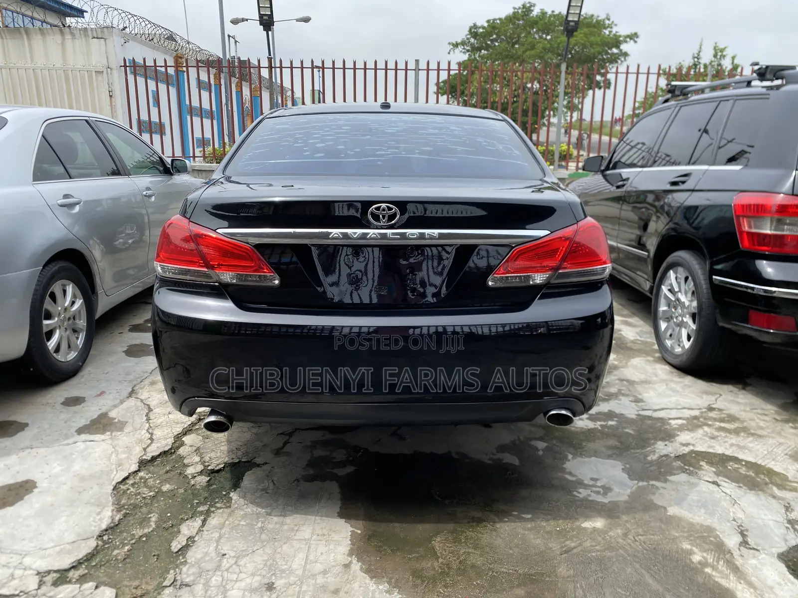 Toyota Avalon Limited Sedan FWD (3.5L 6cyl 6A) 2012 Black