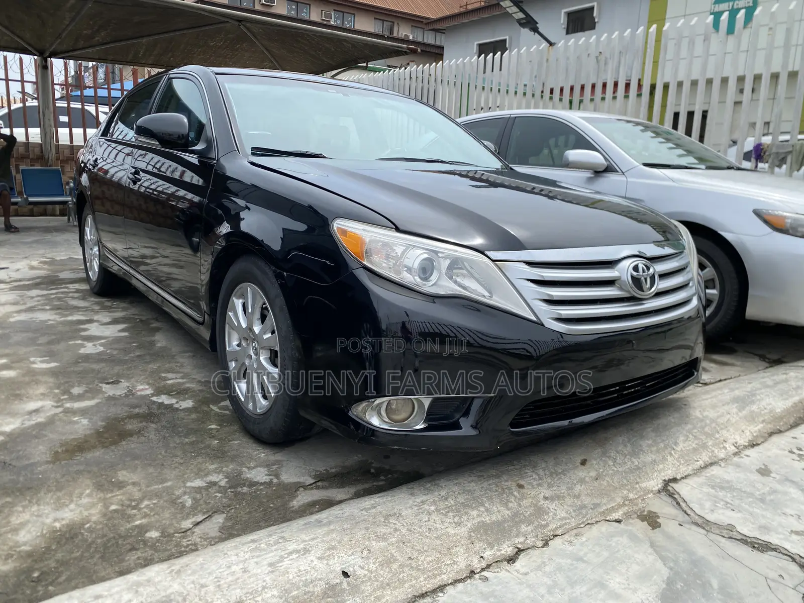 Toyota Avalon Limited Sedan FWD (3.5L 6cyl 6A) 2012 Black