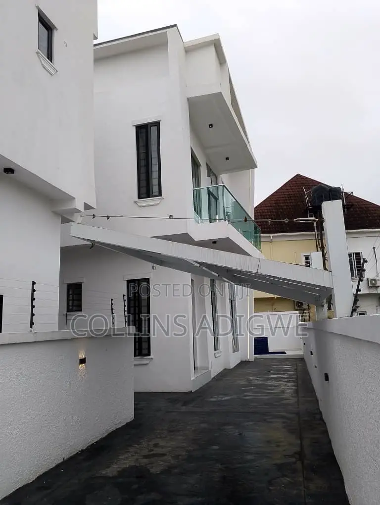 5bdrm Duplex in Chevron for sale