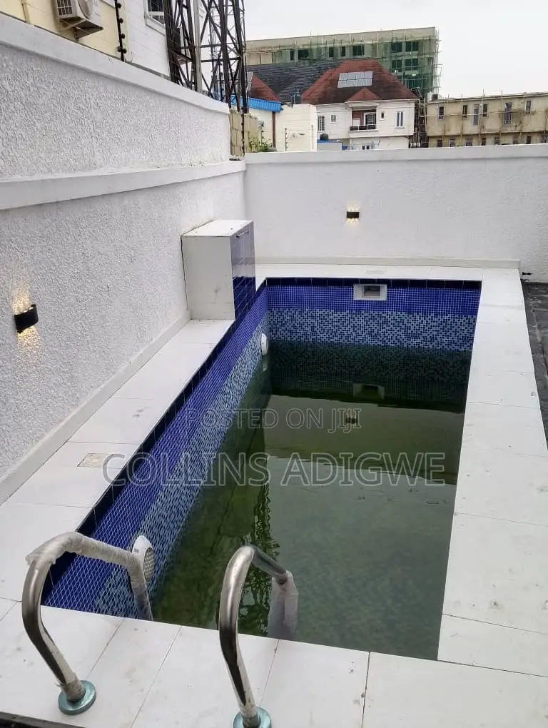 5bdrm Duplex in Chevron for sale