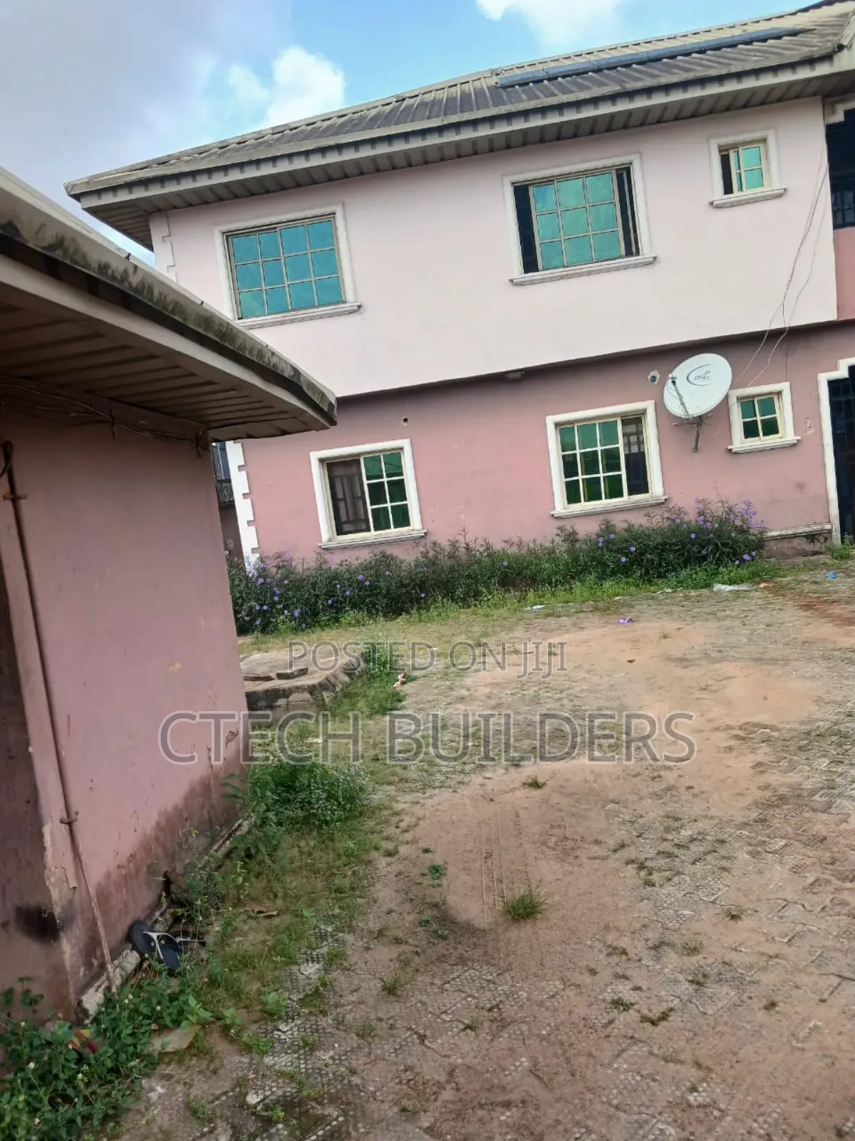 9bdrm Block of Flats in Benin City for sale