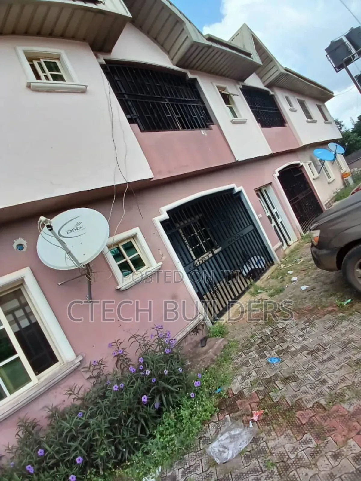9bdrm Block of Flats in Benin City for sale