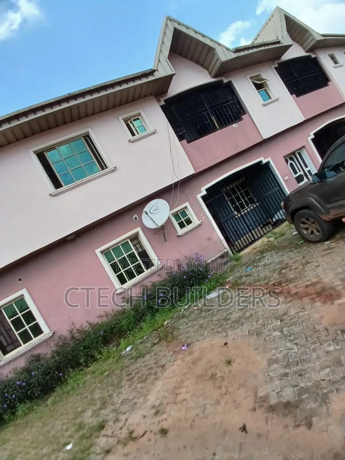 9bdrm Block of Flats in Benin City for sale