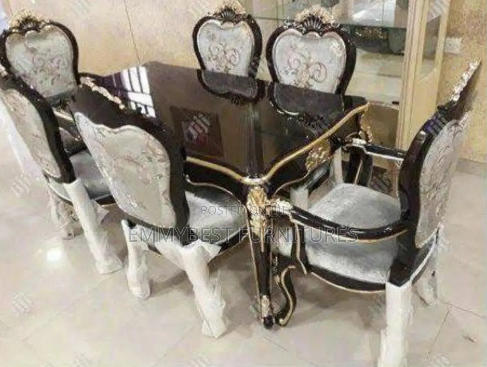 Classic Luxury Royal Dinning Set.