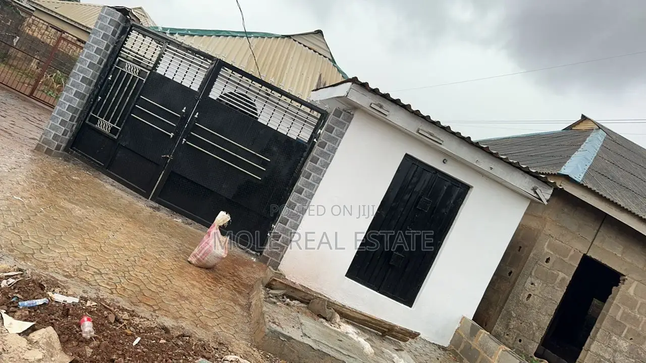 3bdrm Block of Flats in Fagbile Estate Phase, Ikotun/Igando for sale