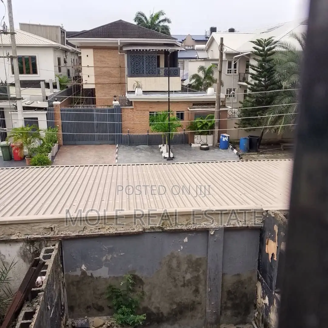 3 Bedroom Bungalow All in Suit Abaranje in Estate