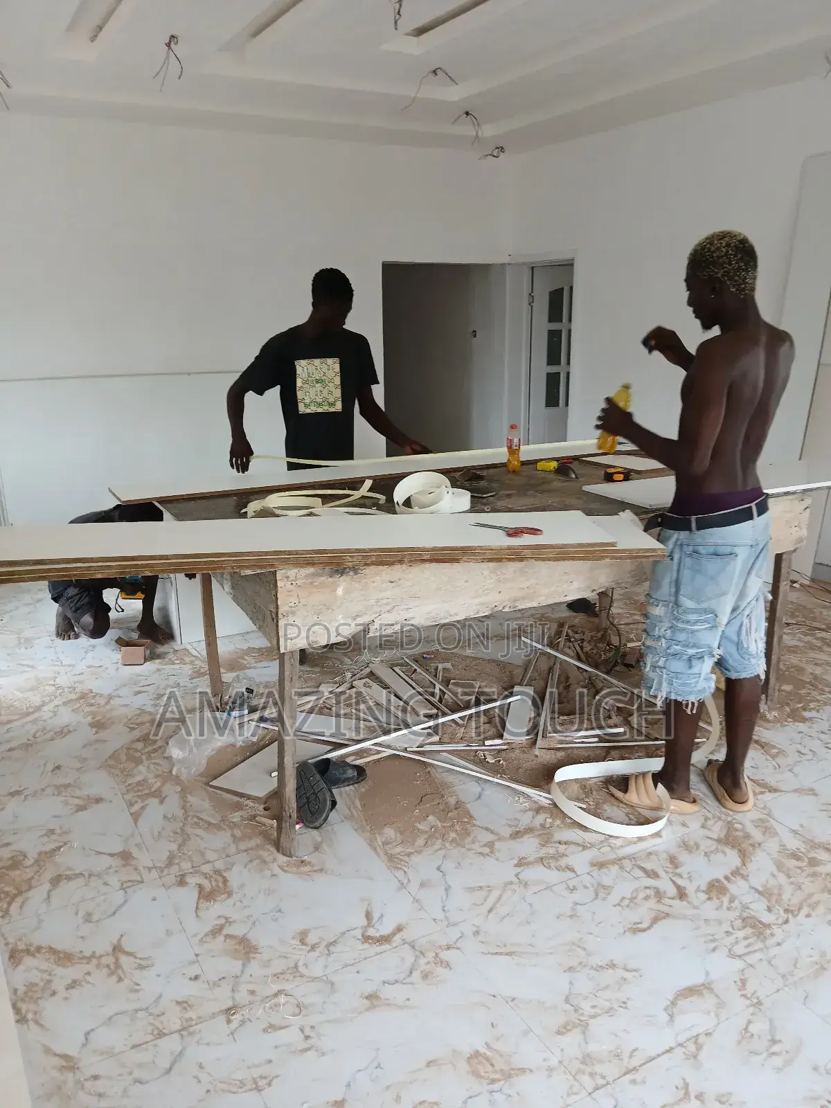 Model Kitchen Cabinet