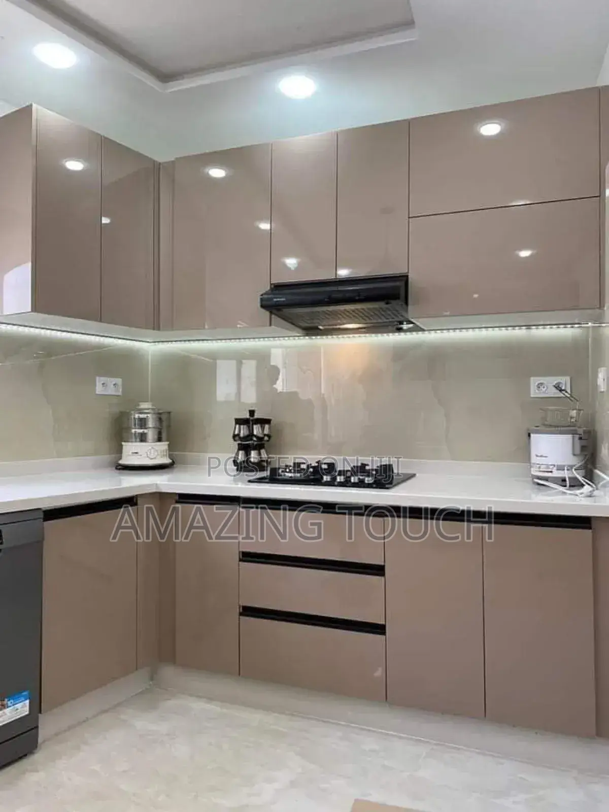 Model Kitchen Cabinet