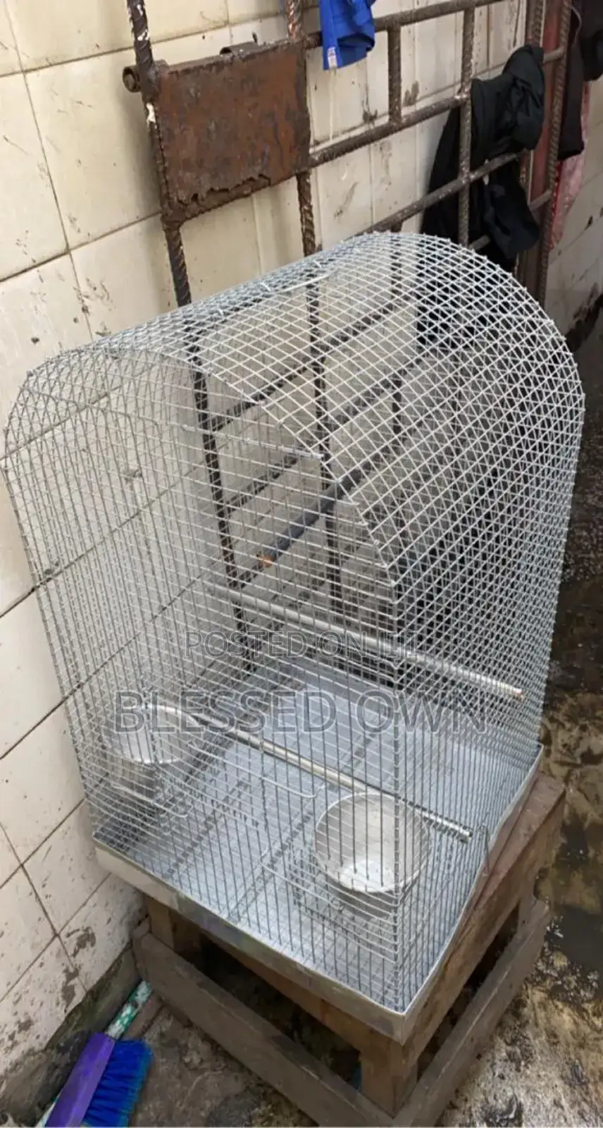 I Sell Parrot Cages and Toys