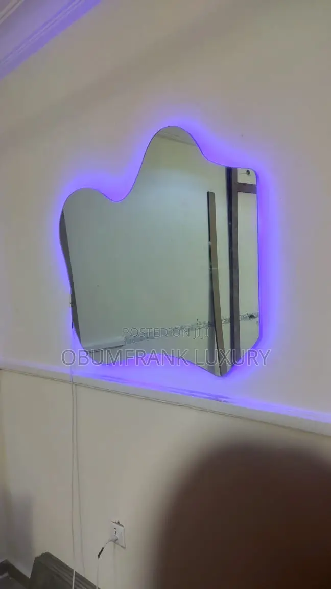 L E D Mirror