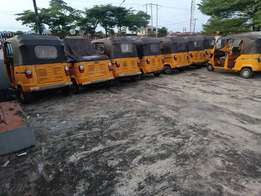 TVS King Cargo 2022 Yellow