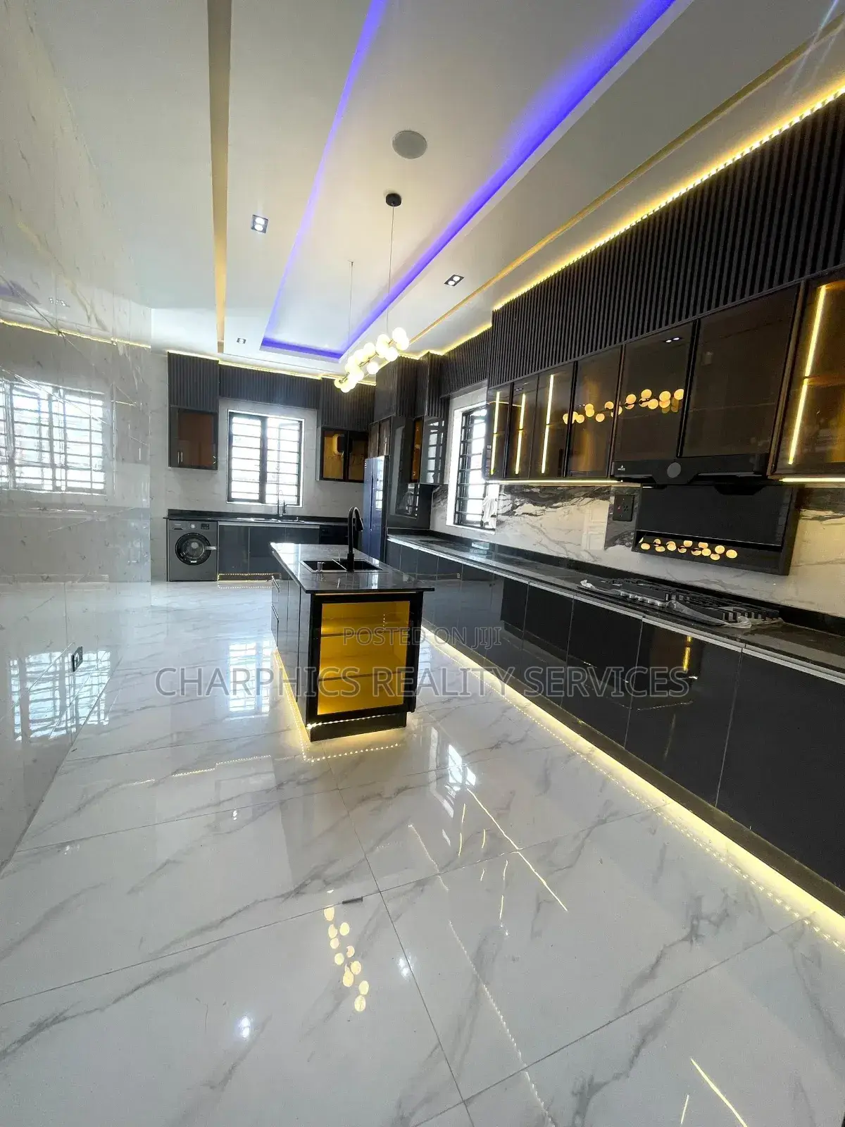 5bdrm Duplex in Lekki for sale