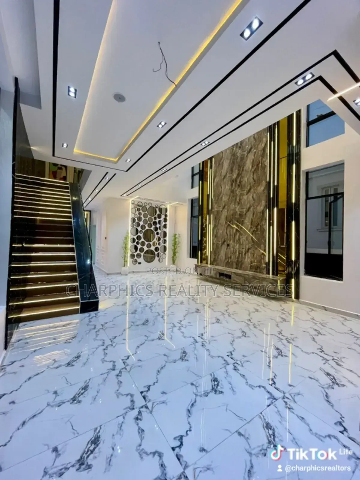 5bdrm Duplex in Lekki for sale