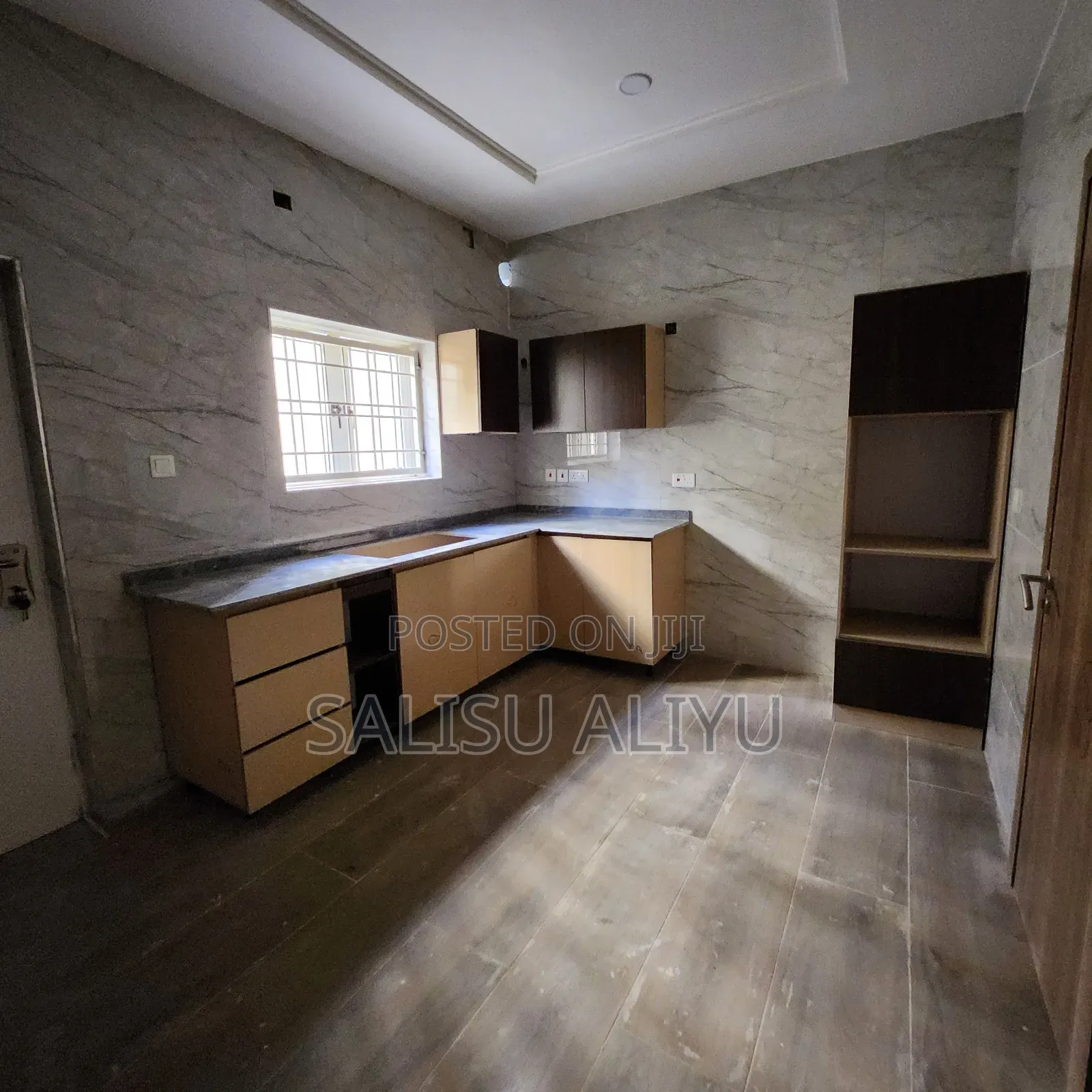 5bdrm Duplex in Jahi Gilmore for sale