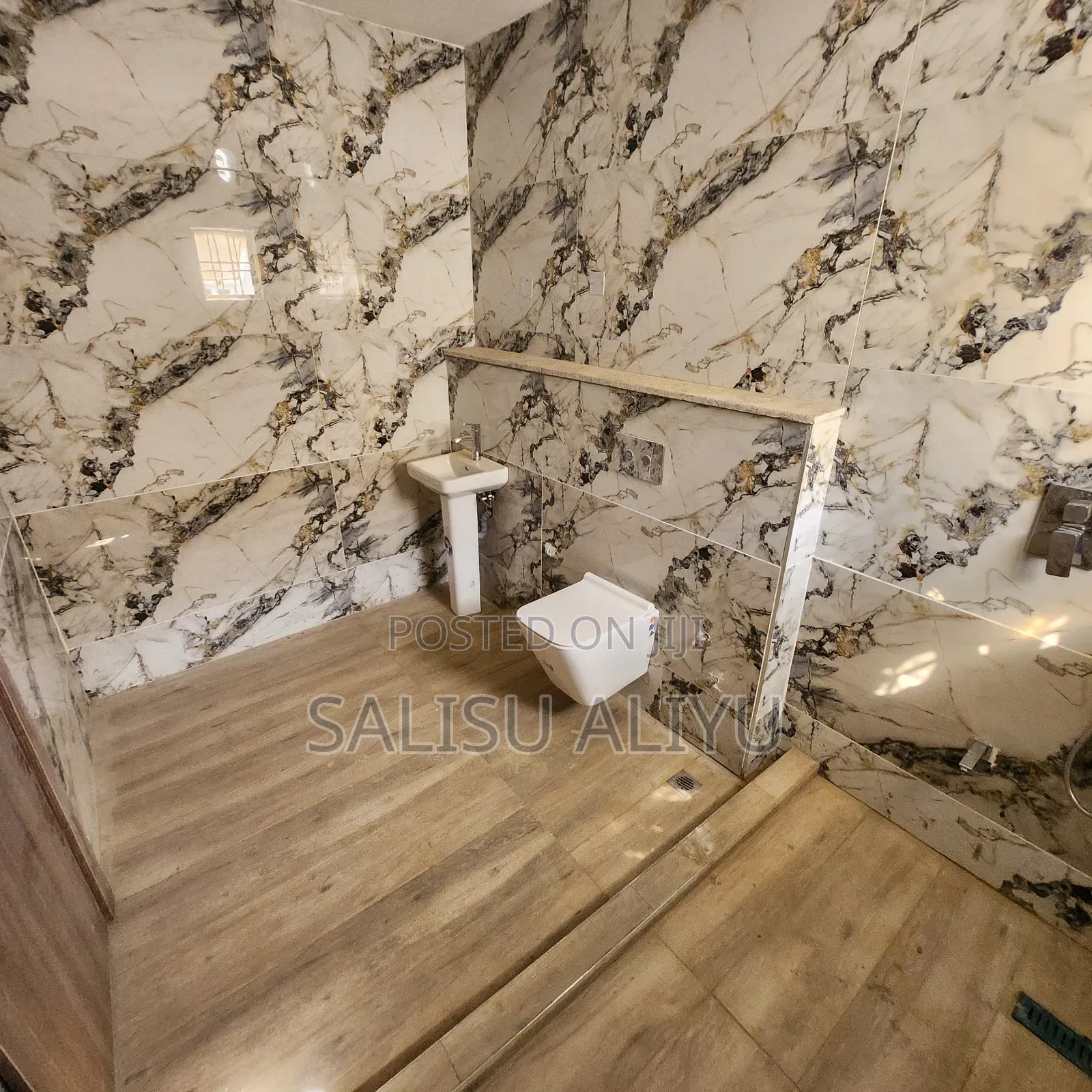 5bdrm Duplex in Jahi Gilmore for sale