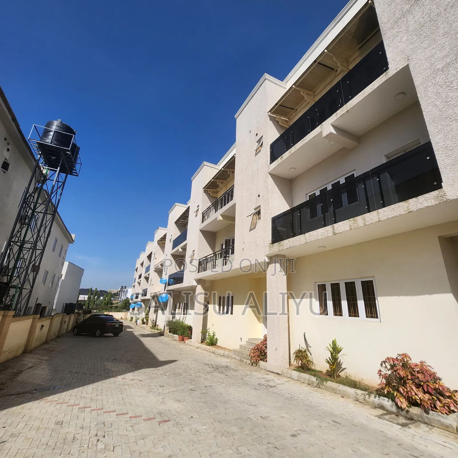 5bdrm Duplex in Jahi Gilmore for sale