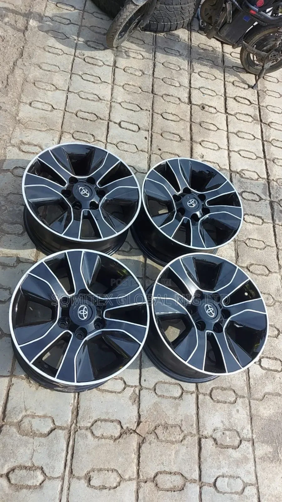 Toyota Hilux 17rim Alloyed!