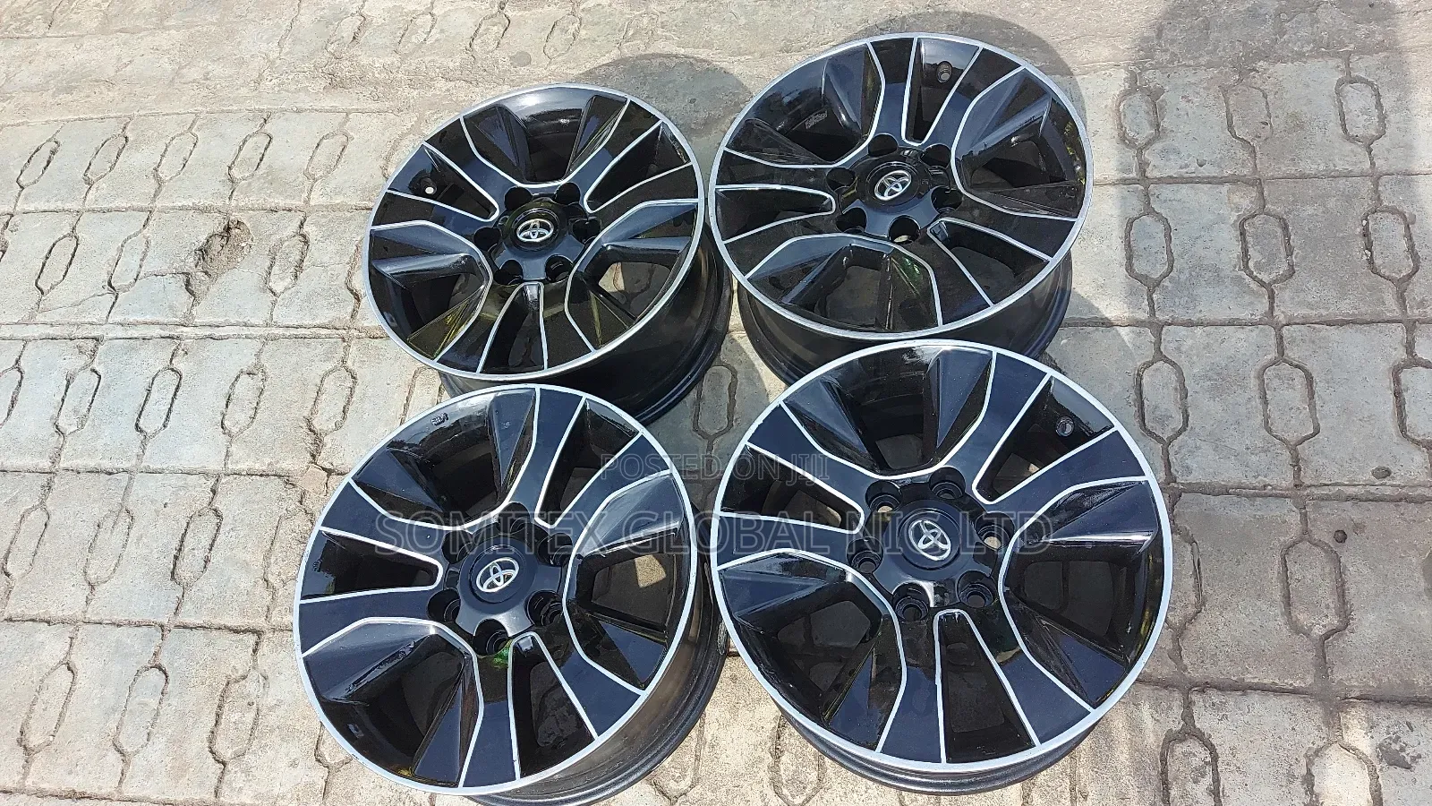 Toyota Hilux 17rim Alloyed!