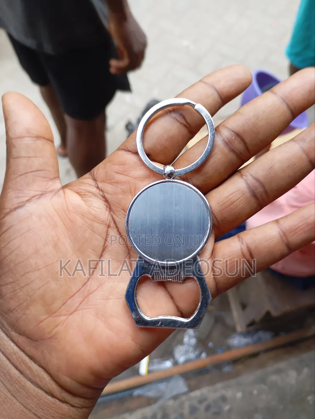 Round Keyholder With Opener