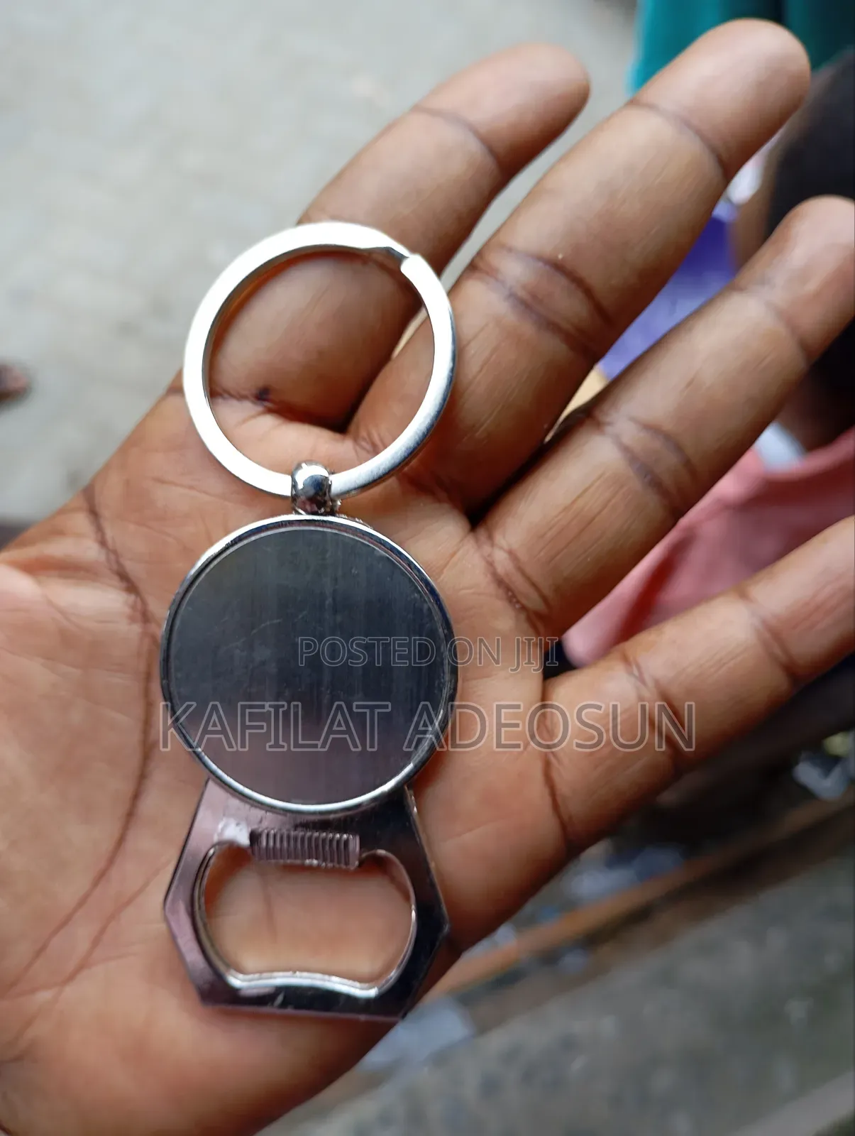 Round Keyholder With Opener