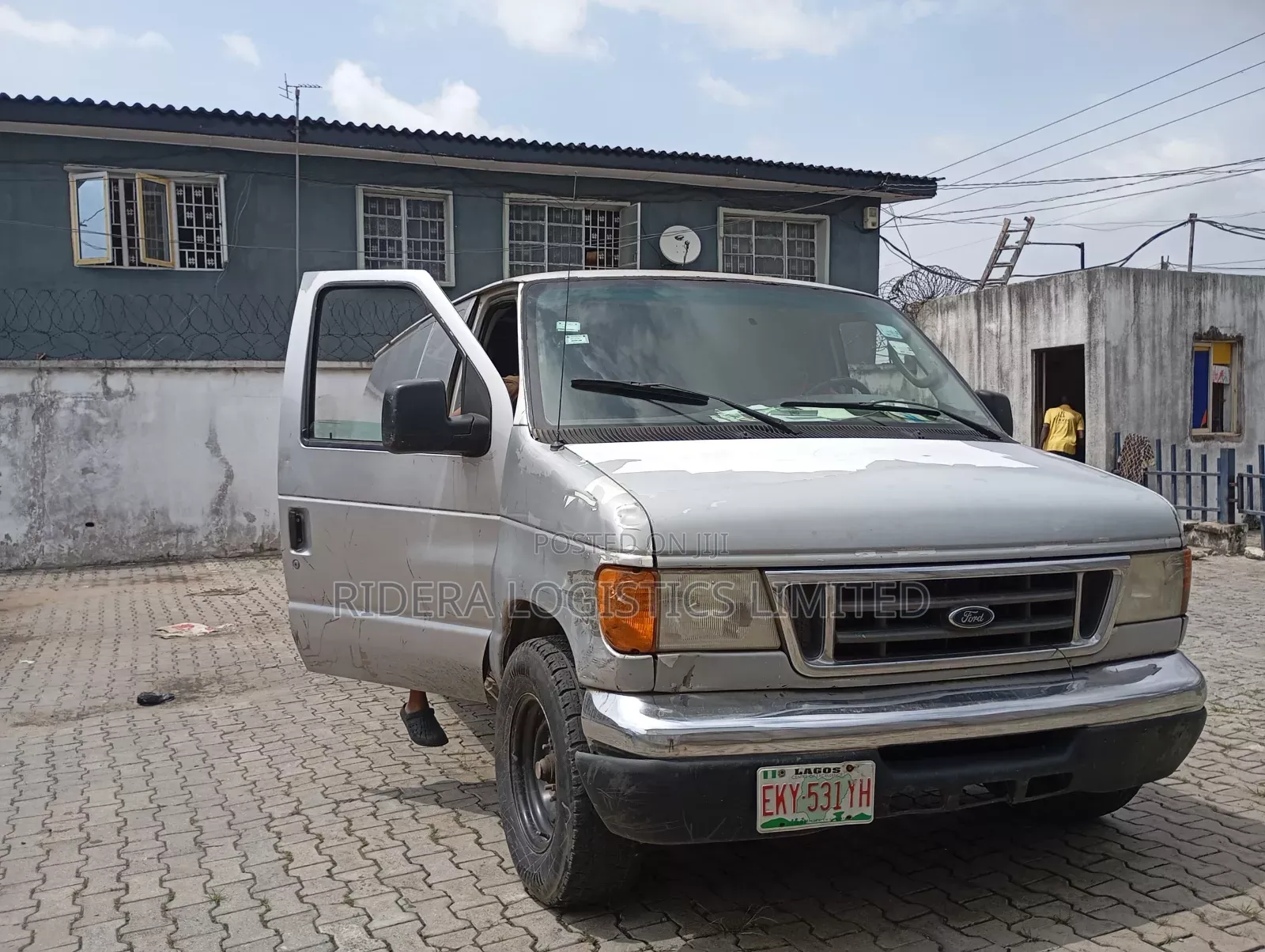 Moving Van in Ojota