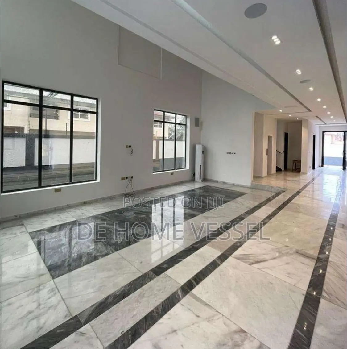 5bdrm Mansion in Lekki Phase 1 for sale