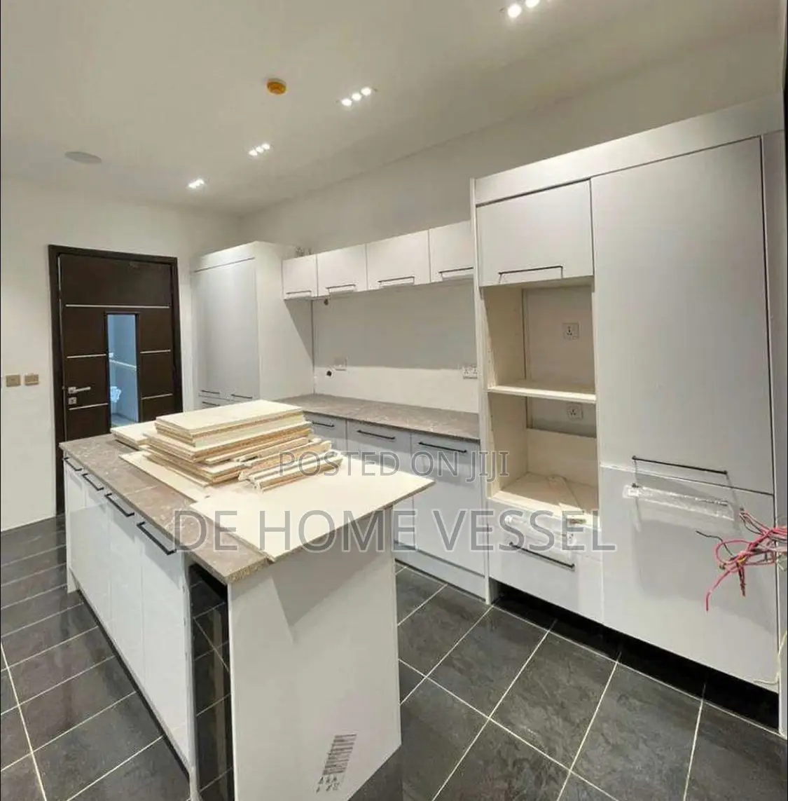 5bdrm Mansion in Lekki Phase 1 for sale