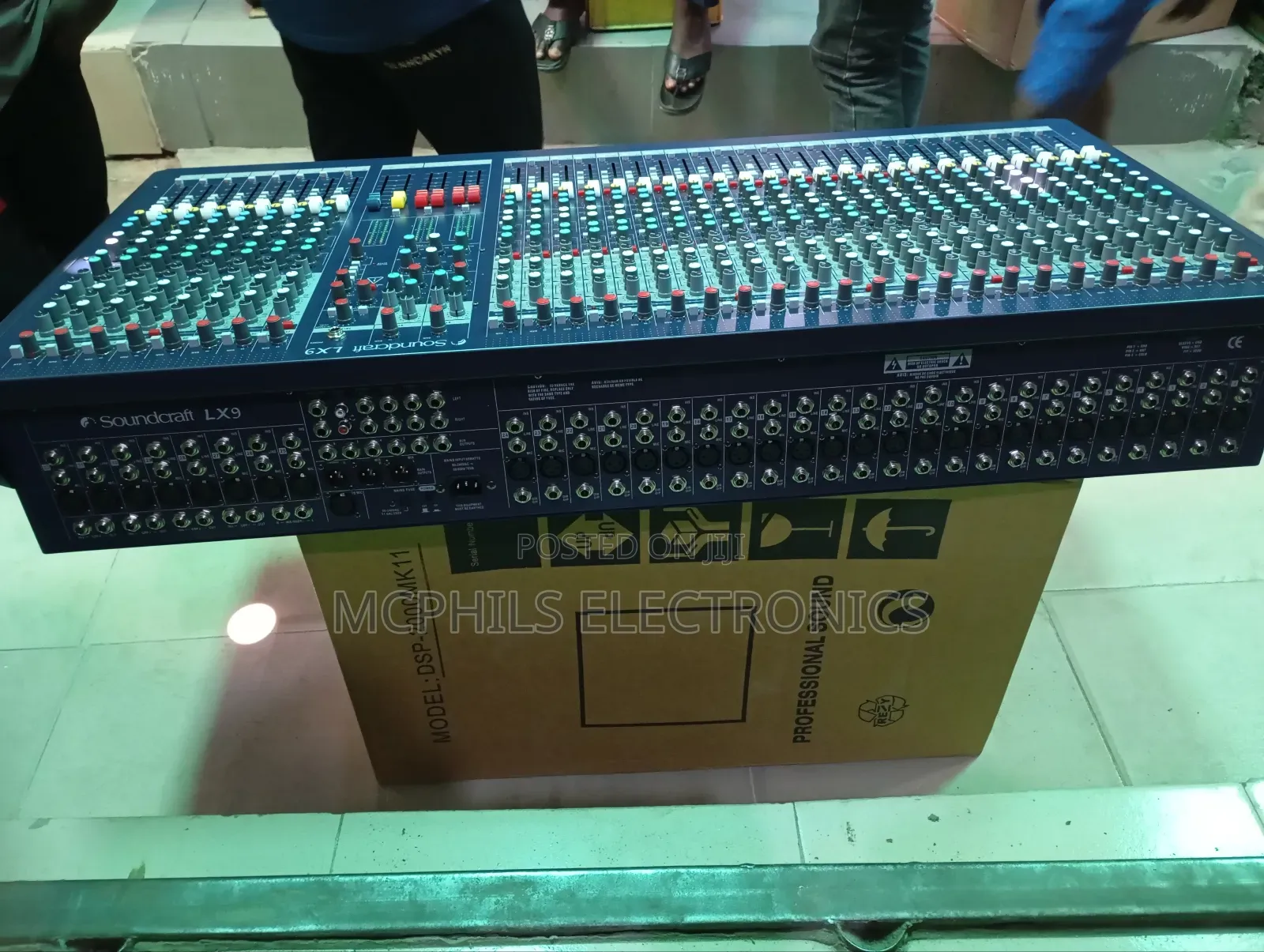 Sound Craft Professional 32 Channels Mixer Console Lx-9