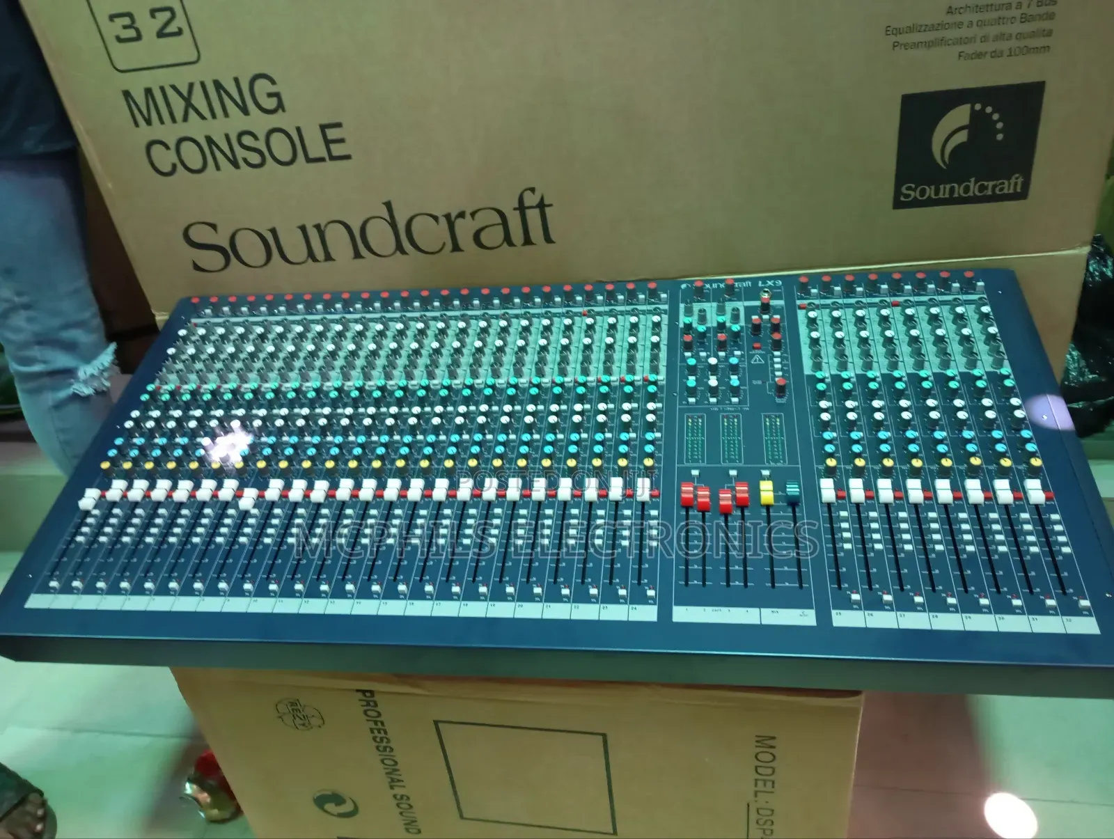 Sound Craft Professional 32 Channels Mixer Console Lx-9