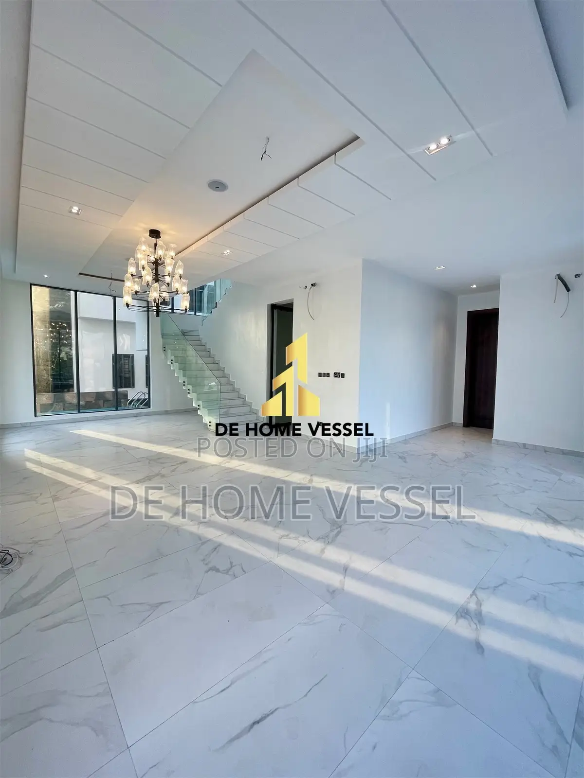 5bdrm Mansion in Osapa london for sale