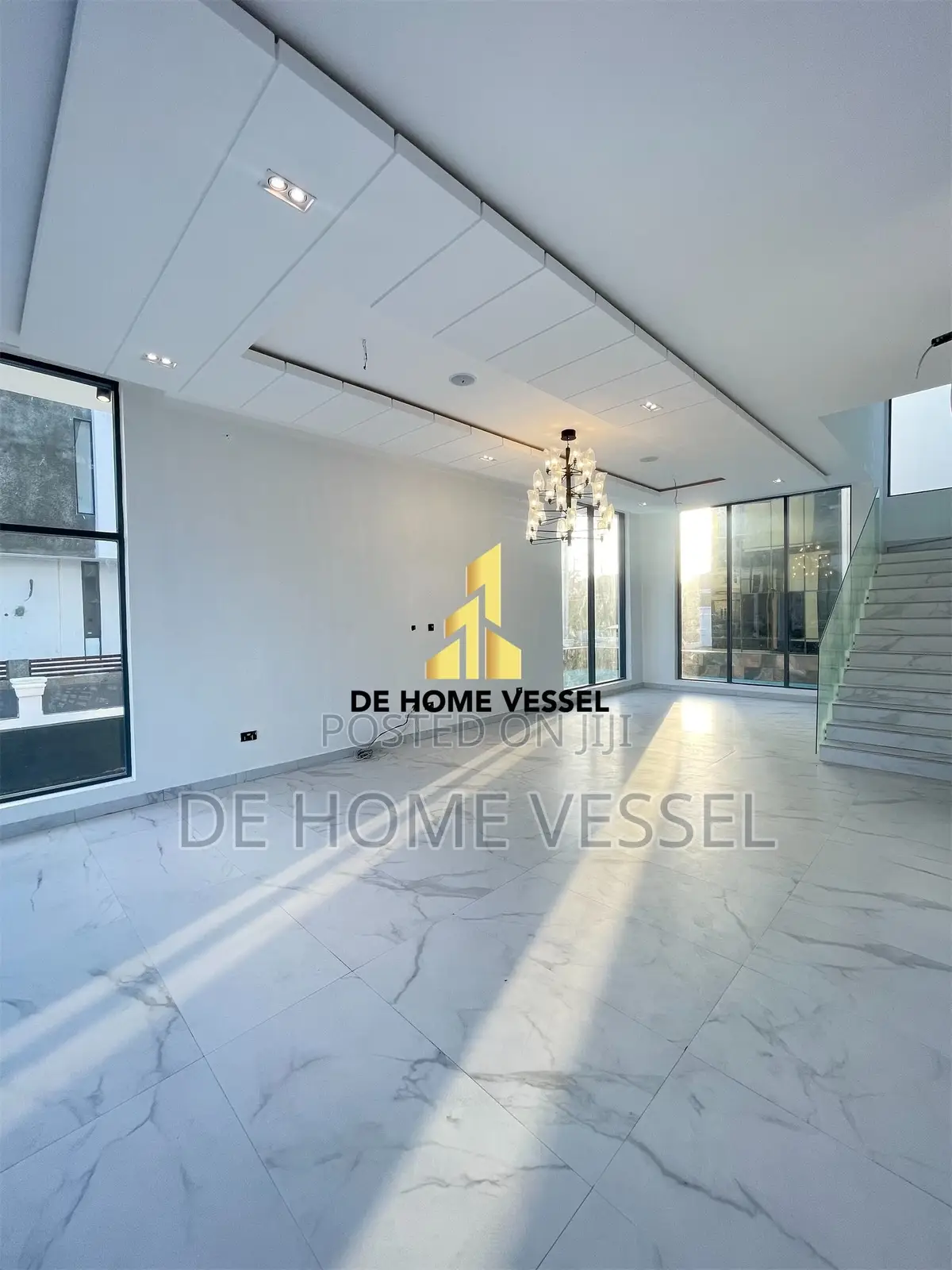 5bdrm Mansion in Osapa london for sale