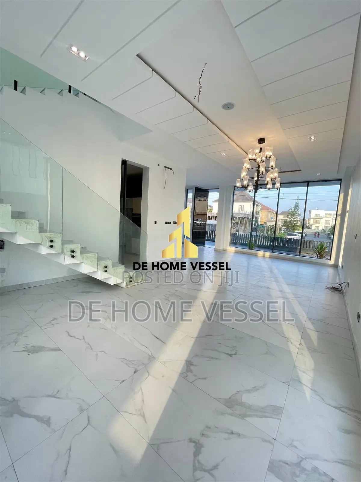 5bdrm Mansion in Osapa london for sale