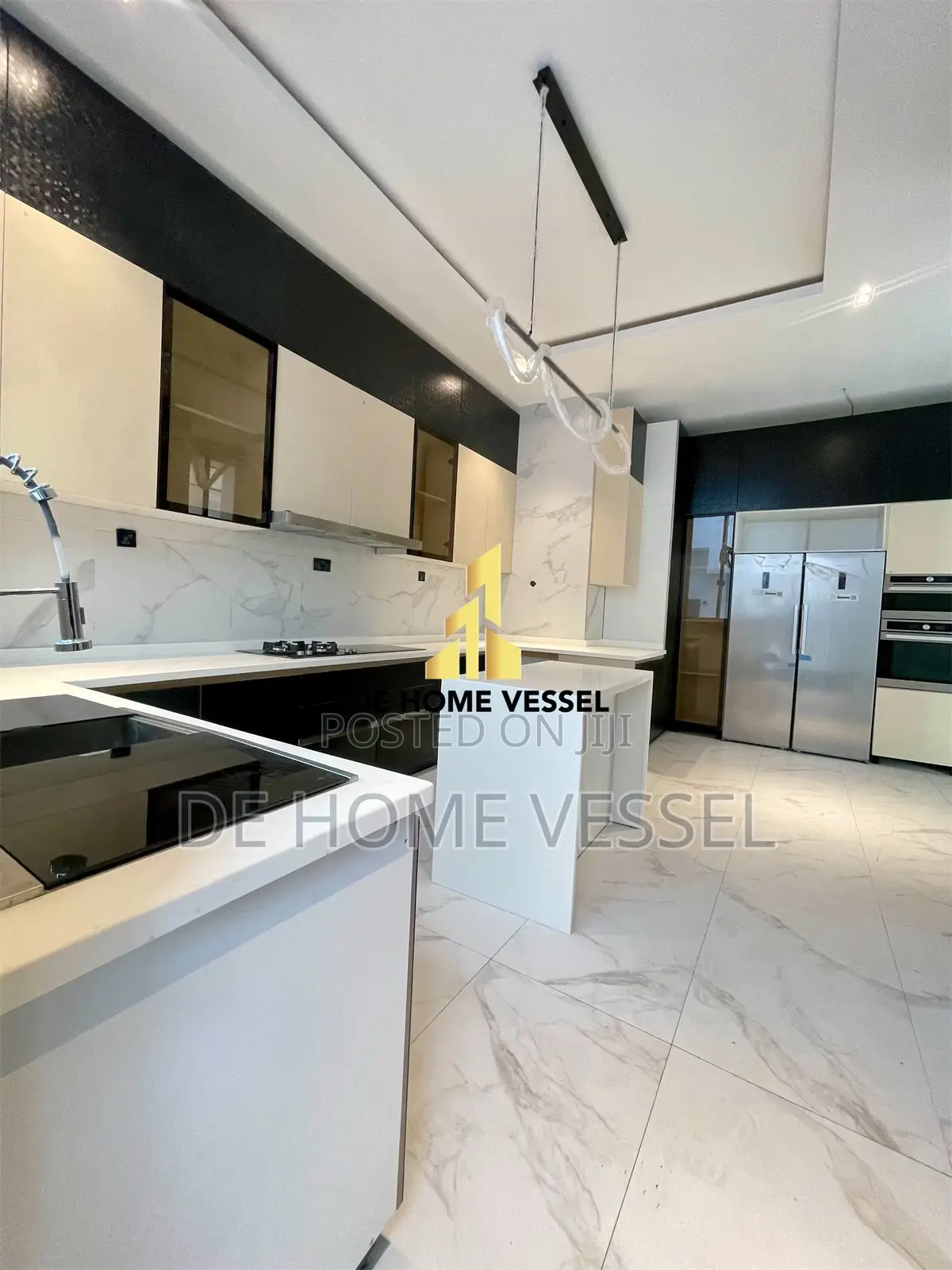 5bdrm Mansion in Osapa london for sale
