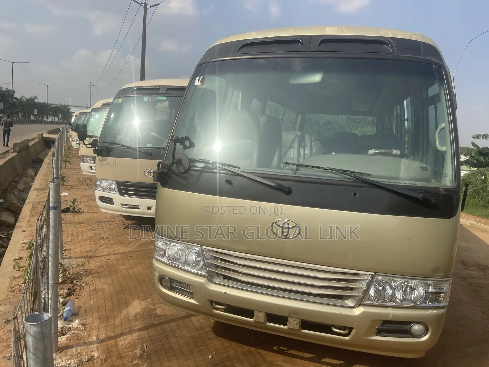 Toyota Coaster 2013 Gold