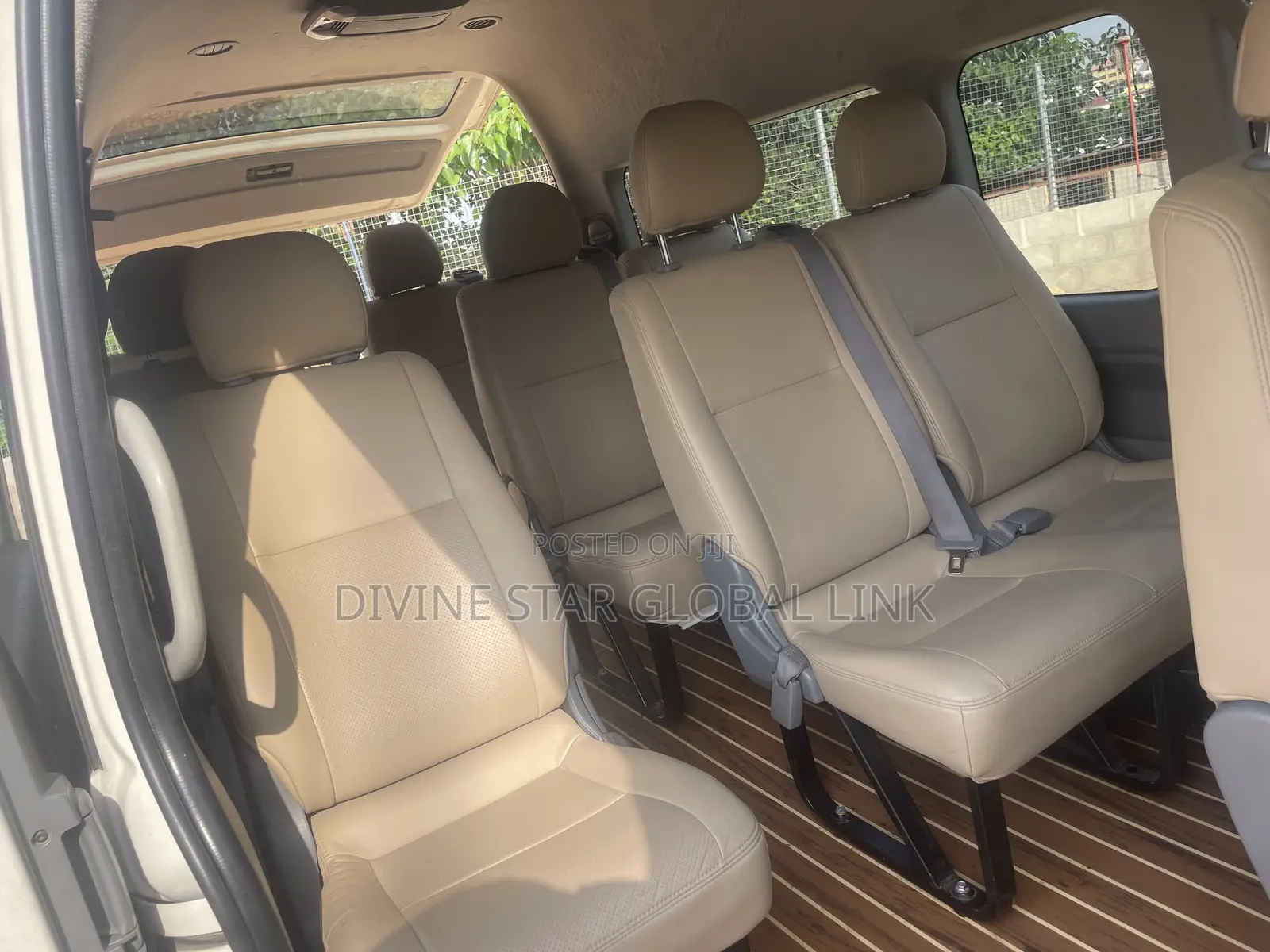 Toyota HiAce 2017 Black