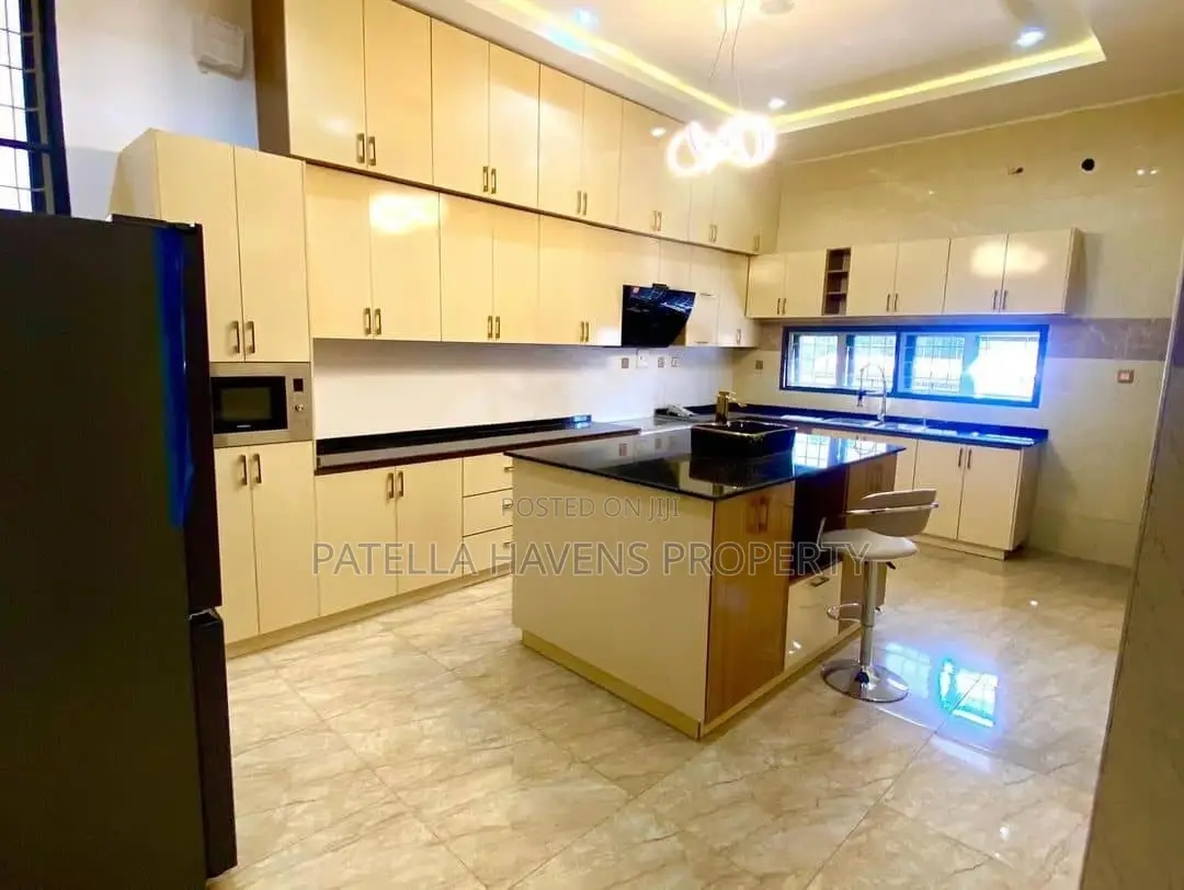 Furnished 5bdrm Duplex in Apo Resettlement for sale